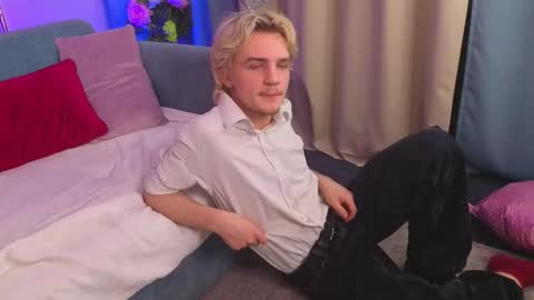 Snapshot of jamemiller chatting on February 14, 5:10 pm JameMiller online show from February 14, 5:10 pm