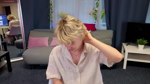 Snapshot of jamemiller chatting on March 3, 7:03 am JameMiller online show from March 3, 7:03 am