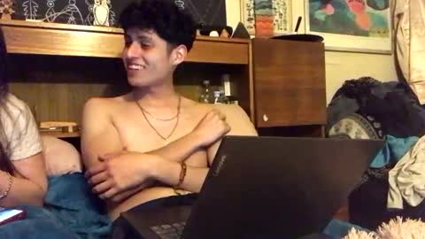 Snapshot of james2002og chatting on October 16, 2:12 am james2002og online show from October 16, 2:12 am