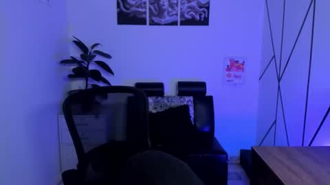 james_adamss_ online show from November 28, 12:19 pm