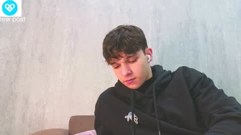 Snapshot of james_friends chatting on December 1, 10:21 pm James online show from December 1, 10:21 pm