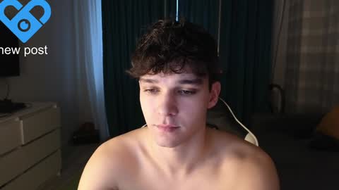 Snapshot of james_friends chatting on December 3, 1:10 pm James online show from December 3, 1:10 pm