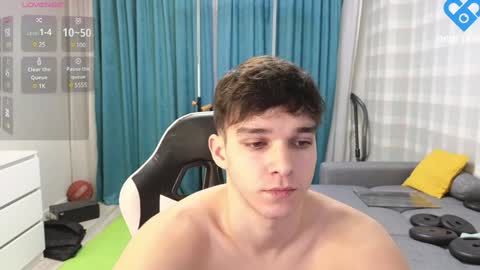 Snapshot of james_friends chatting on January 12, 9:29 pm James online show from January 12, 9:29 pm
