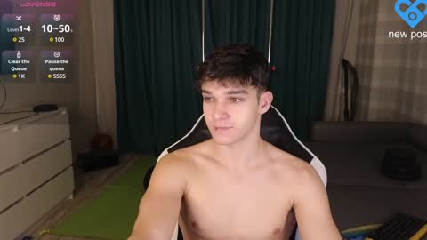 Snapshot of james_friends chatting on January 16, 8:14 pm James online show from January 16, 8:14 pm