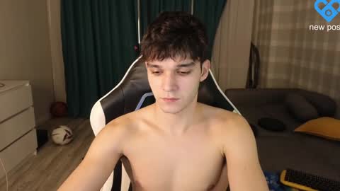 Snapshot of james_friends chatting on January 28, 8:47 pm James online show from January 28, 8:47 pm
