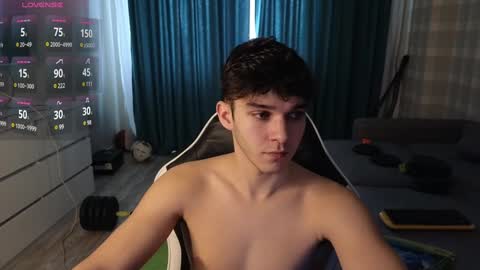 Snapshot of james_friends chatting on February 3, 10:58 am James online show from February 3, 10:58 am