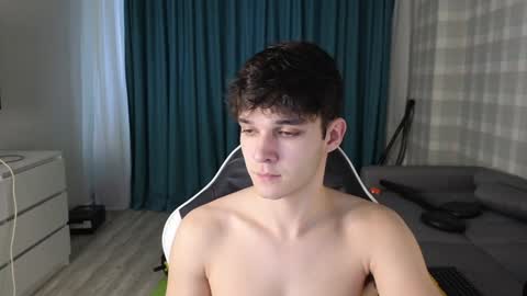 Snapshot of james_friends chatting on February 7, 1:01 pm James online show from February 7, 1:01 pm