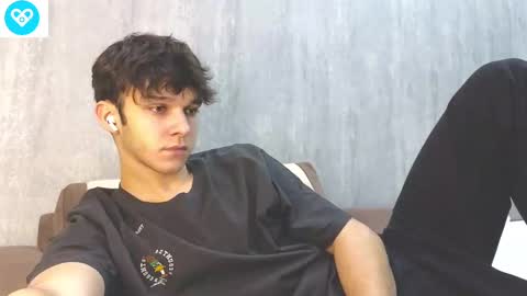 Snapshot of james_friends chatting on March 3, 12:37 am James online show from March 3, 12:37 am