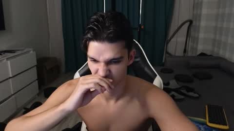 Snapshot of james_friends chatting on September 19, 9:37 pm James online show from September 19, 9:37 pm