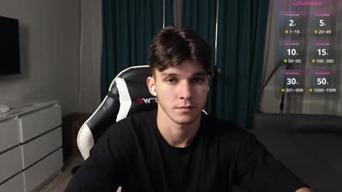 Snapshot of james_friends chatting on September 28, 9:09 pm James online show from September 28, 9:09 pm