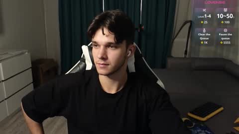 Snapshot of james_friends chatting on September 29, 7:51 pm James online show from September 29, 7:51 pm