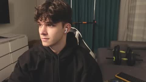 Snapshot of james_friends chatting on October 13, 9:04 pm James online show from October 13, 9:04 pm