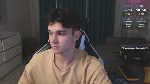 Snapshot of james_friends chatting on October 17, 9:06 pm James online show from October 17, 9:06 pm