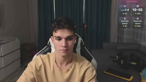 Snapshot of james_friends chatting on October 18, 8:09 pm James online show from October 18, 8:09 pm