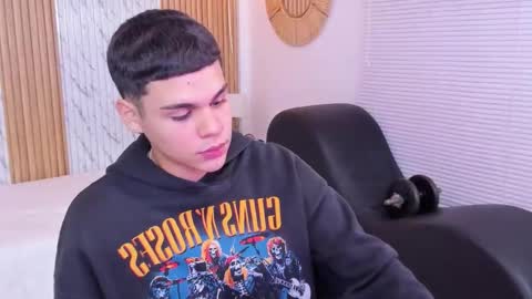 James online show from October 12, 7:35 pm