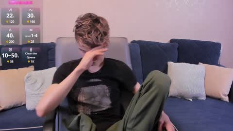 Snapshot of james_mil chatting on December 9, 7:39 pm James online show from December 9, 7:39 pm