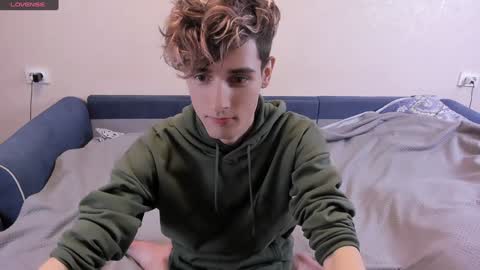 Snapshot of james_mil chatting on December 13, 7:10 pm James online show from December 13, 7:10 pm