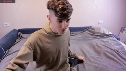 Snapshot of james_mil chatting on December 28, 8:04 pm James online show from December 28, 8:04 pm