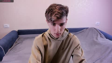 Snapshot of james_mil chatting on January 31, 8:12 pm James online show from January 31, 8:12 pm