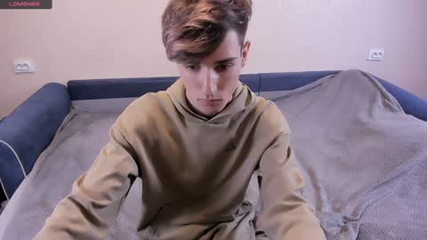 Snapshot of james_mil chatting on January 31, 11:13 pm James online show from January 31, 11:13 pm