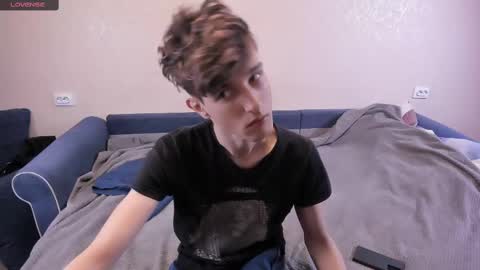 Snapshot of james_mil chatting on February 13, 7:42 pm James online show from February 13, 7:42 pm