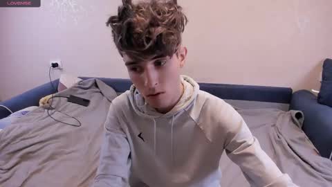 Snapshot of james_mil chatting on February 20, 7:19 pm James online show from February 20, 7:19 pm