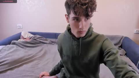 Snapshot of james_mil chatting on February 26, 8:33 pm James online show from February 26, 8:33 pm