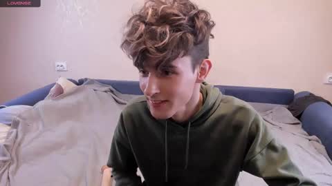 Snapshot of james_mil chatting on February 28, 9:44 pm James online show from February 28, 9:44 pm