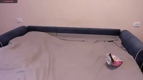 Snapshot of james_mil chatting on March 6, 10:26 pm James online show from March 6, 10:26 pm