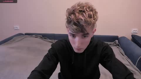 Snapshot of james_mil chatting on March 7, 7:05 pm James online show from March 7, 7:05 pm