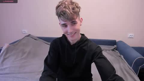 Snapshot of james_mil chatting on March 8, 6:37 pm James online show from March 8, 6:37 pm