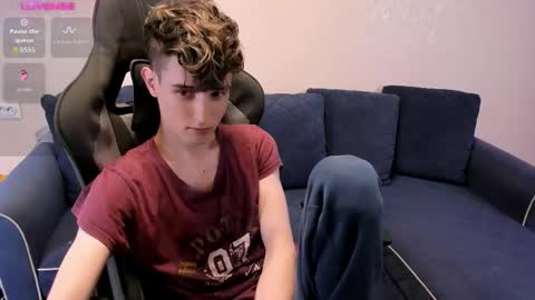 Snapshot of james_mil chatting on September 17, 8:32 pm James online show from September 17, 8:32 pm