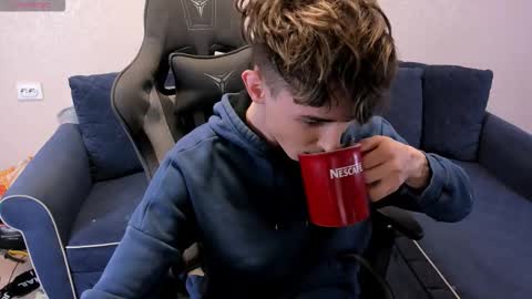 Snapshot of james_mil chatting on September 18, 9:06 pm James online show from September 18, 9:06 pm