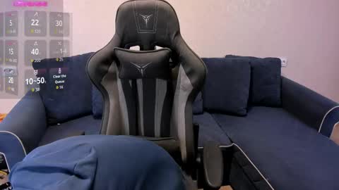 Snapshot of james_mil chatting on September 19, 8:09 pm James online show from September 19, 8:09 pm