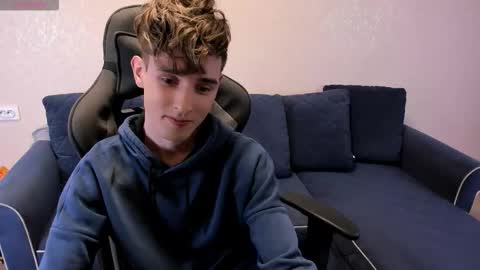 Snapshot of james_mil chatting on September 20, 7:48 pm James online show from September 20, 7:48 pm