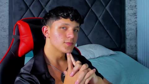 Snapshot of jamesgolden_ chatting on March 8, 5:43 pm jamesgolden_ online show from March 8, 5:43 pm