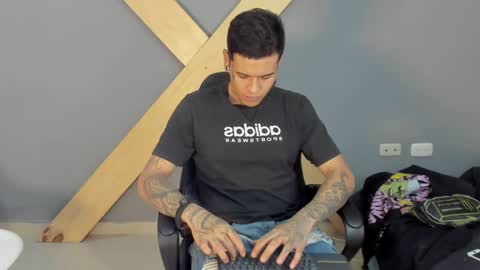 Jamesinked  online show from December 4, 2:59 pm