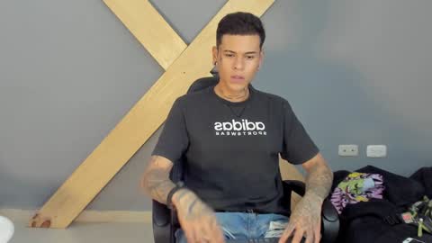 Jamesinked  online show from December 4, 6:06 pm