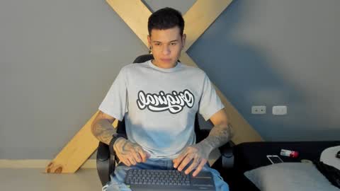 Jamesinked  online show from December 6, 7:01 pm