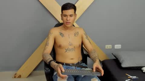 Jamesinked  online show from December 14, 8:18 pm