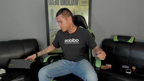 Jamesinked  online show from January 6, 7:24 pm