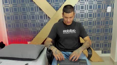 Jamesinked  online show from January 7, 6:35 pm