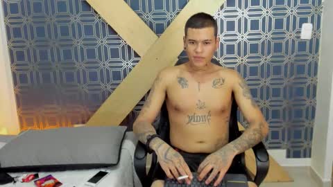 Jamesinked  online show from January 8, 8:18 pm