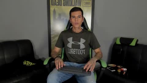 Jamesinked  online show from February 10, 10:40 pm