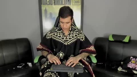 Jamesinked  online show from March 8, 6:05 pm