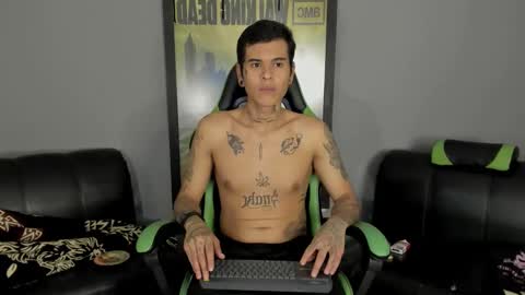 Jamesinked  online show from March 9, 9:25 pm