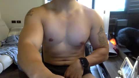 Snapshot of jamesmo820913 chatting on October 31, 6:47 am jamesmo820913 online show from October 31, 6:47 am