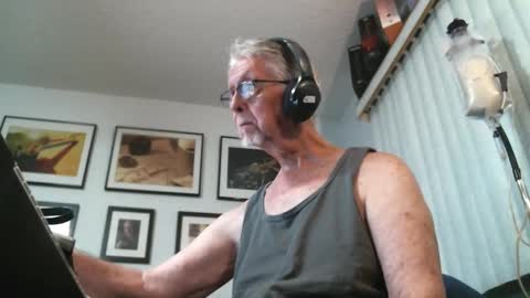 Snapshot of jamestheolder2 chatting on December 4, 11:57 pm james age 75 online show from December 4, 11:57 pm