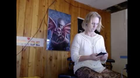 Snapshot of jamiebottoms chatting on December 19, 2:02 pm Jamie Bottoms online show from December 19, 2:02 pm