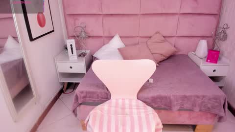 Snapshot of janah_myers chatting on September 25, 12:53 pm Janah Myers online show from September 25, 12:53 pm